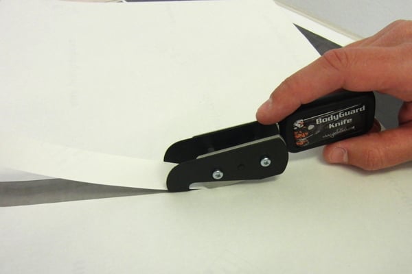 bodyguardknife-twin-teflon_doppelschnitt-folienmesser-mit-teflonschuh_yellotools_0301997